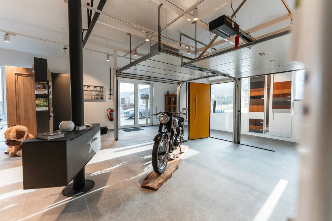 Photo de l'intérieur du showroom Multitra-Feralu