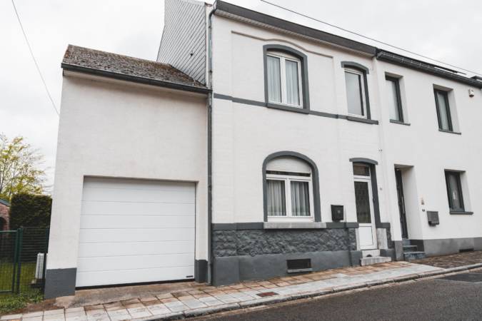 Photo d'une porte de garage sectionnelle